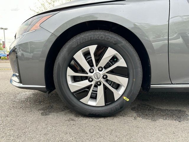 Vehicle image 9 of 27