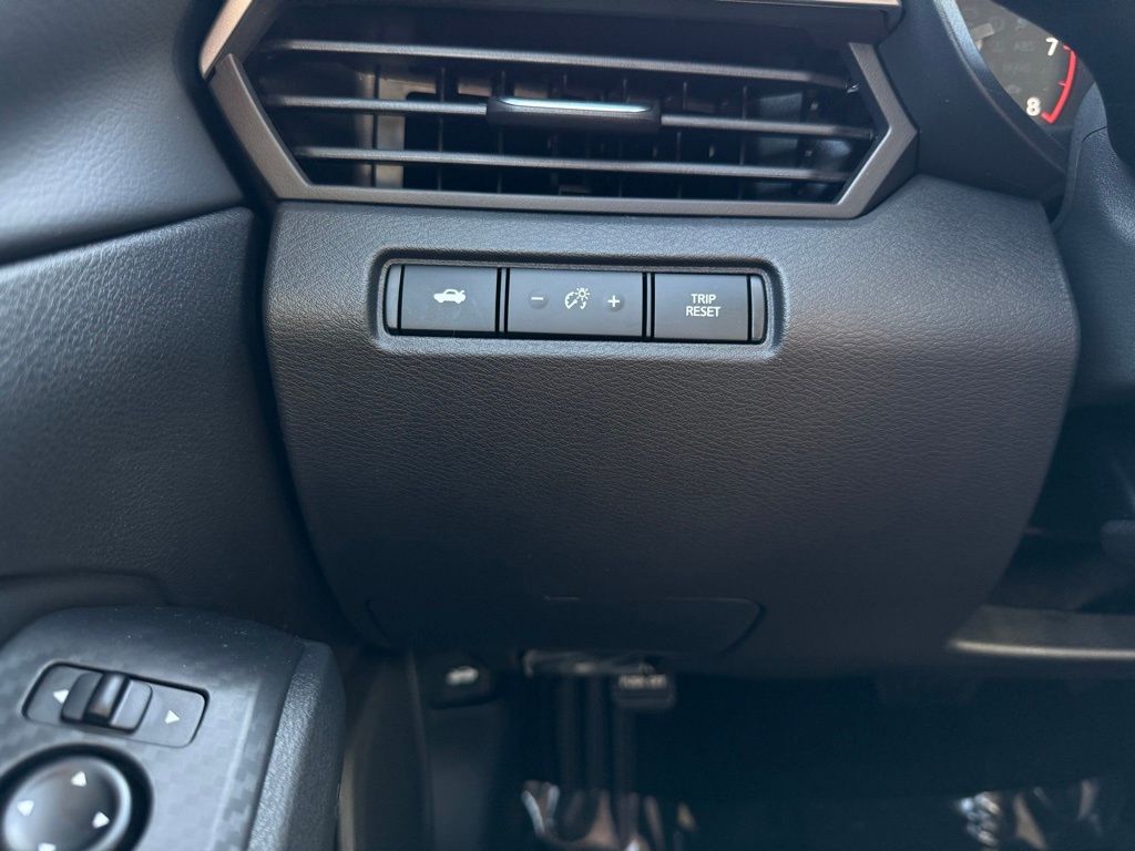 Vehicle image 15 of 27