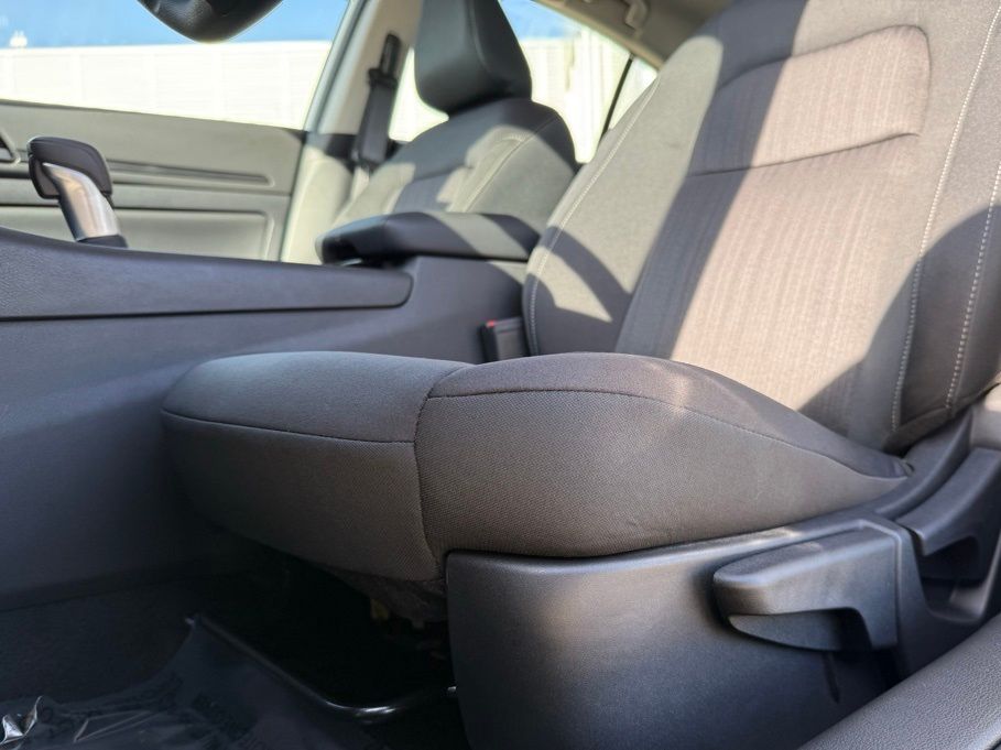 Vehicle image 13 of 27
