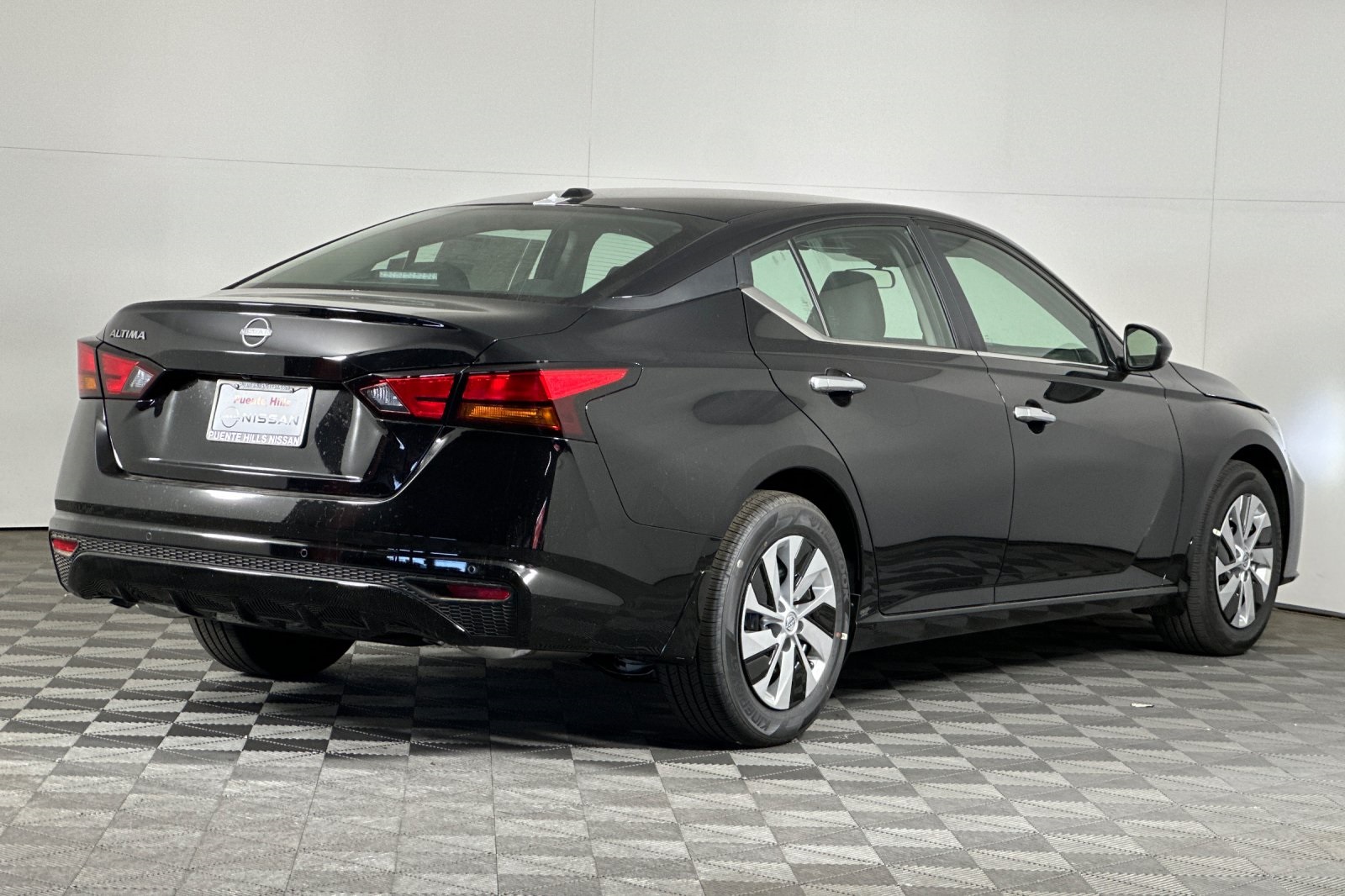 2025 Nissan Altima S Image 4 of 21