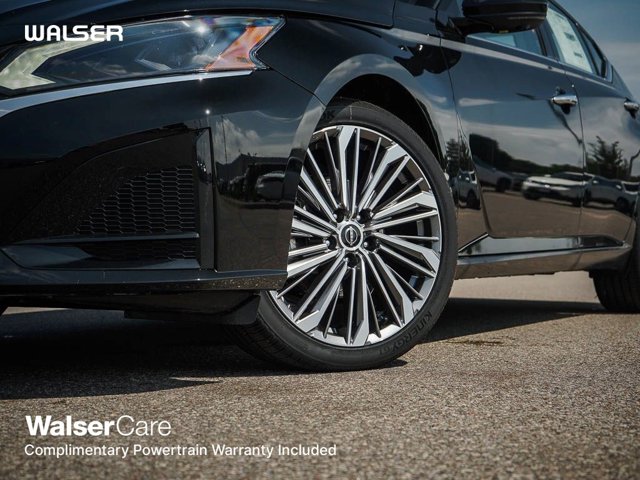 2025 Nissan Altima SL Image 3 of 24