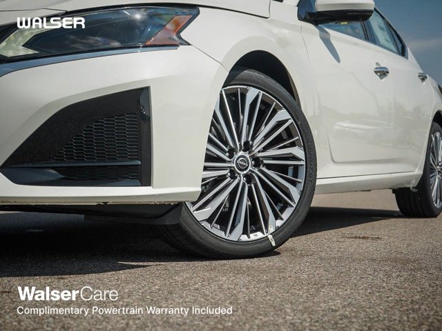 2025 Nissan Altima SL Image 3 of 24