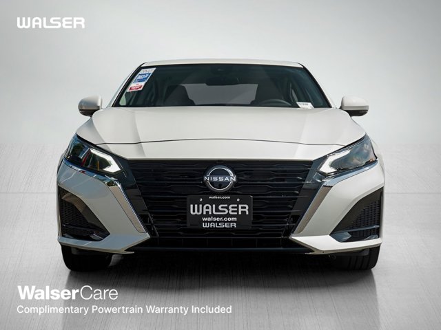 2025 Nissan Altima SL Image 2 of 24