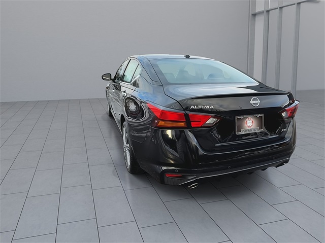 Vehicle image 8 of 26