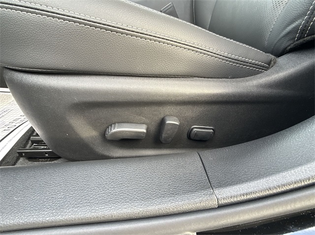 Vehicle image 12 of 26