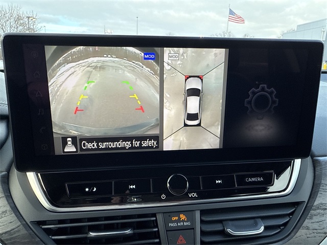 Vehicle image 17 of 26