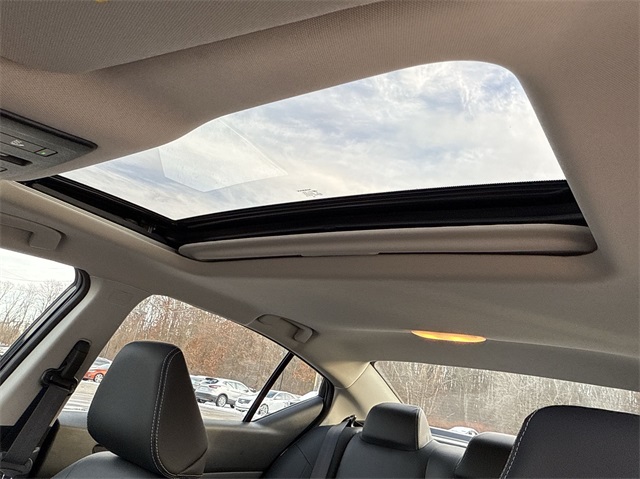 Vehicle image 21 of 26