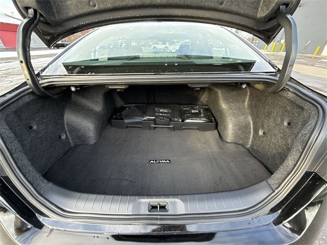 Vehicle image 23 of 26