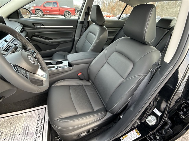 Vehicle image 11 of 26