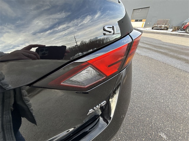 Vehicle image 25 of 26