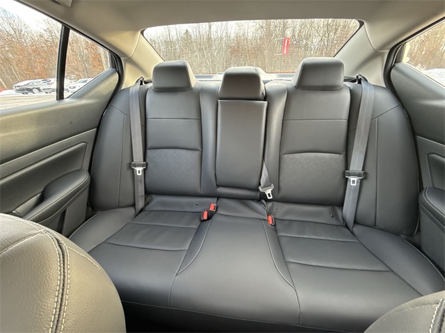 Vehicle image 22 of 26