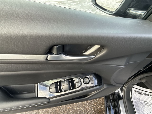 Vehicle image 13 of 26