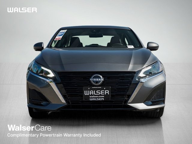 2025 Nissan Altima SL Image 2 of 24