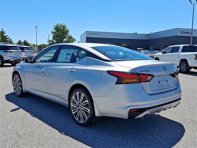 2025 Nissan Altima SL Image 4 of 21