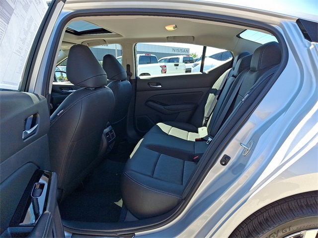 2025 Nissan Altima SL Image 6 of 21