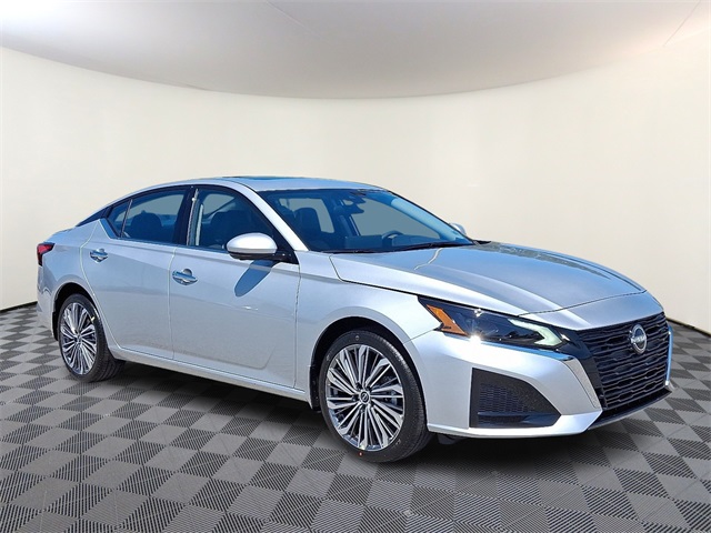 2025 Nissan Altima SL Image 2 of 21