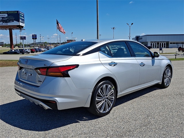 2025 Nissan Altima SL Image 3 of 21