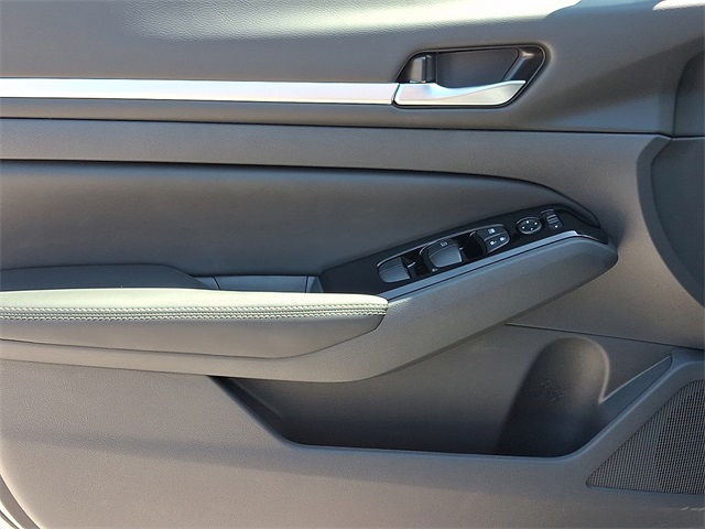 2025 Nissan Altima SL Image 15 of 21