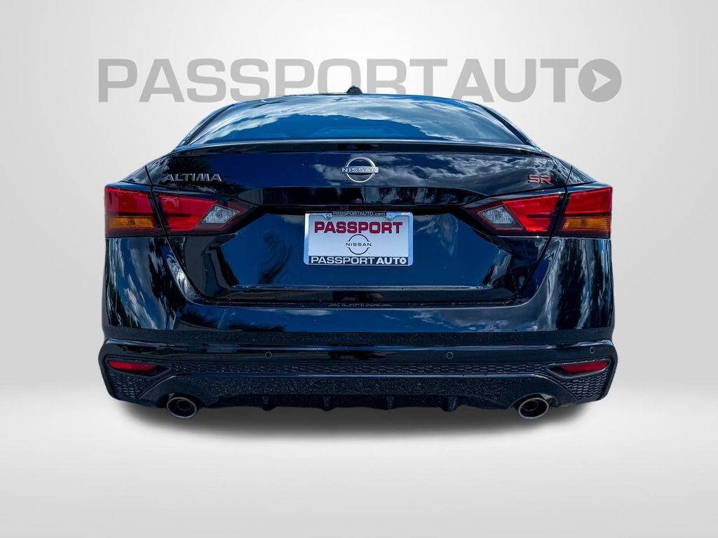 2025 Nissan Altima SR Image 7 of 31