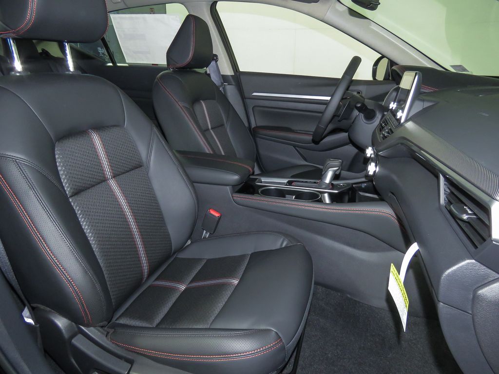 2025 Nissan Altima SR Image 11 of 31