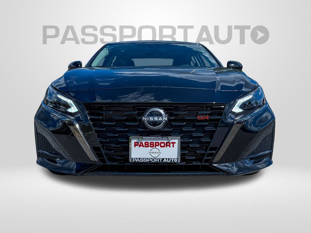 2025 Nissan Altima SR Image 3 of 31