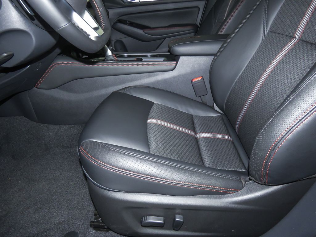 2025 Nissan Altima SR Image 13 of 31