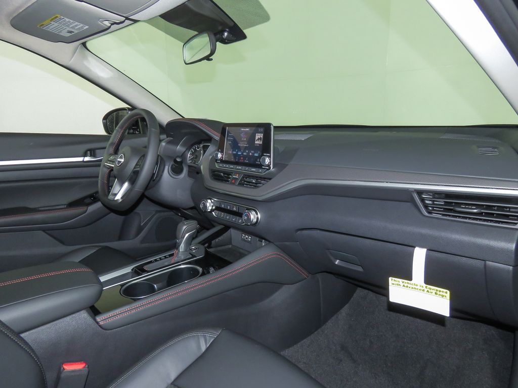 2025 Nissan Altima SR Image 15 of 31