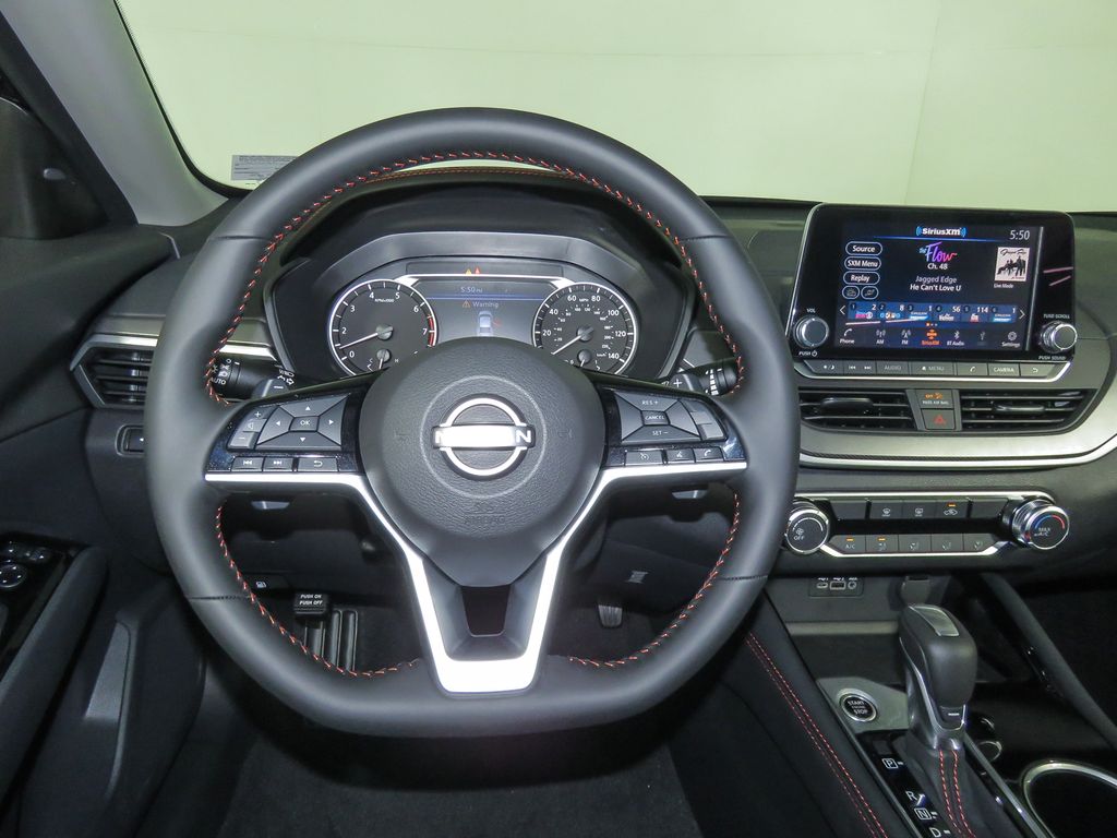 2025 Nissan Altima SR Image 16 of 31