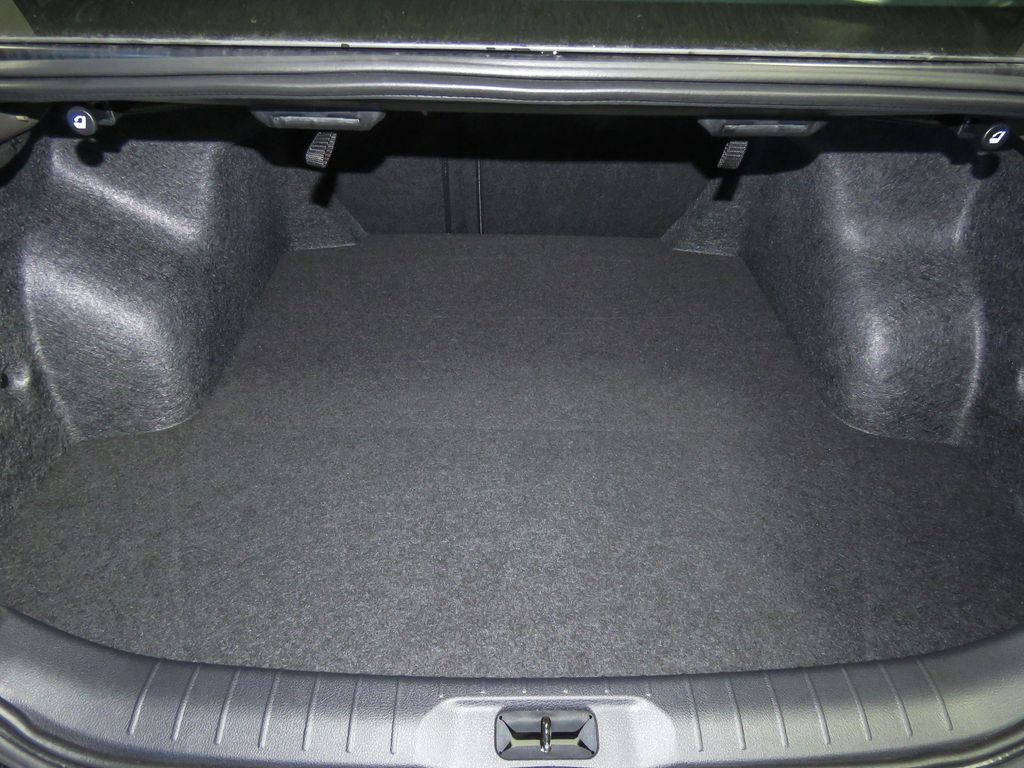 2025 Nissan Altima SR Image 8 of 31