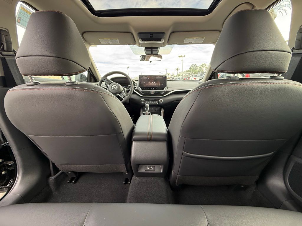 2025 Nissan Altima SR Image 32 of 33