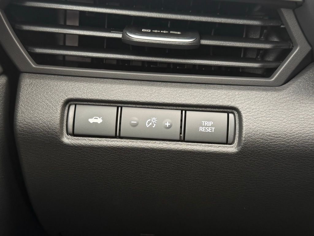 2025 Nissan Altima SR Image 24 of 33