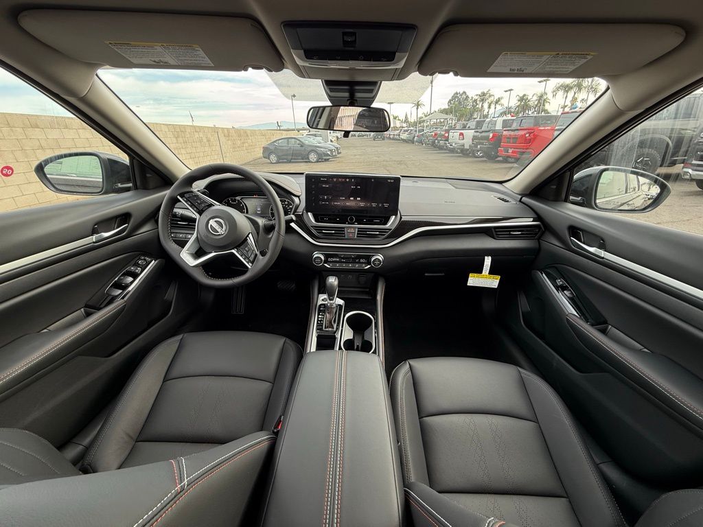 2025 Nissan Altima SR Image 13 of 33