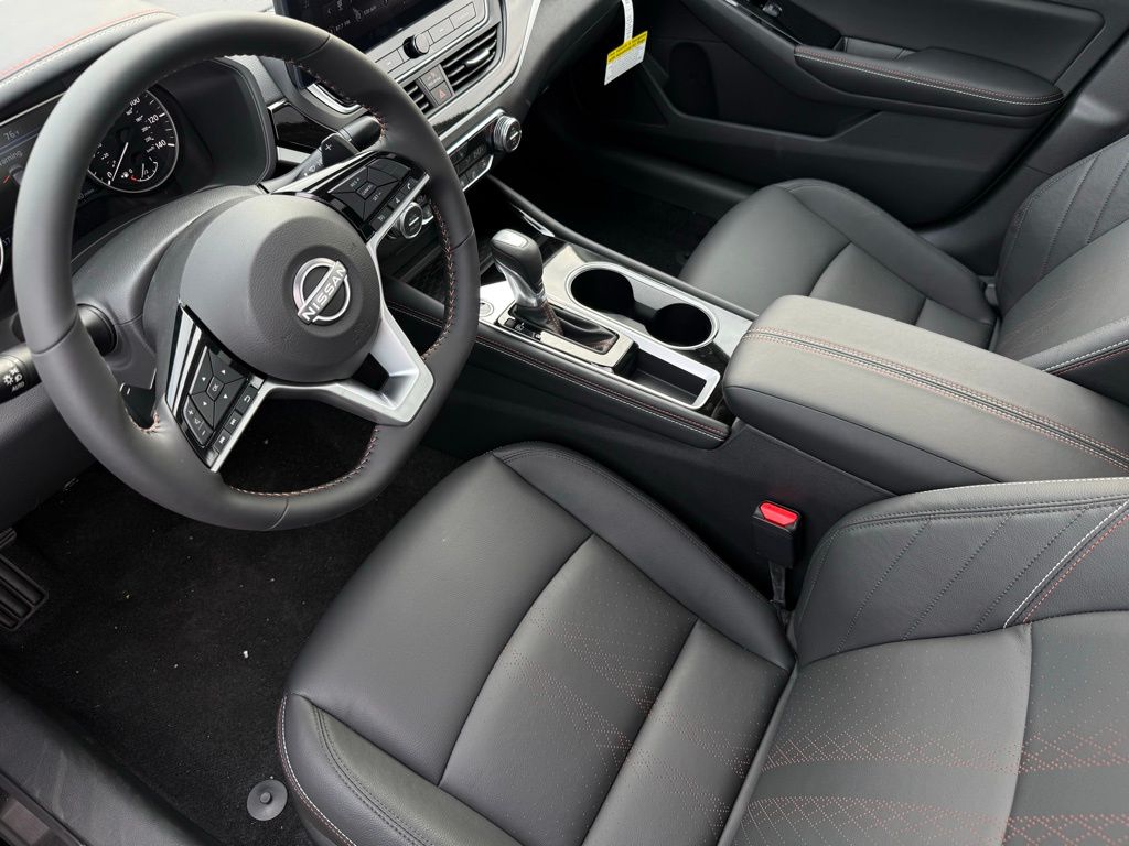 2025 Nissan Altima SR Image 29 of 33