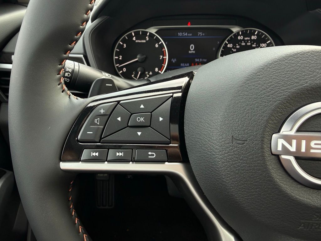 2025 Nissan Altima SR Image 17 of 33