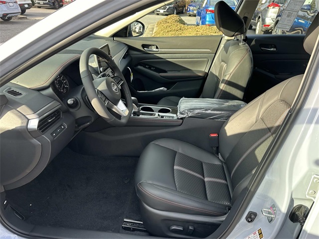 Vehicle image 14 of 18