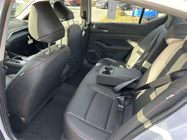 Vehicle image 15 of 18