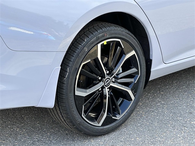 Vehicle image 17 of 18
