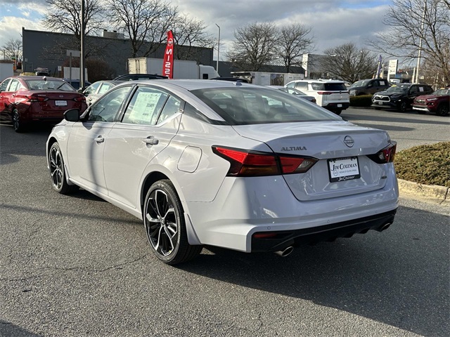Vehicle image 5 of 18