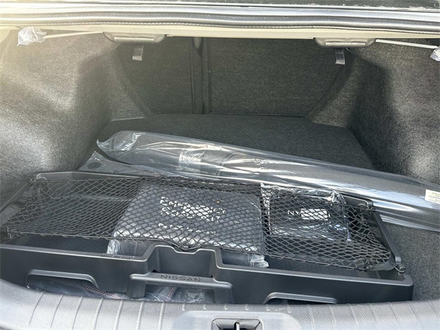 Vehicle image 16 of 18