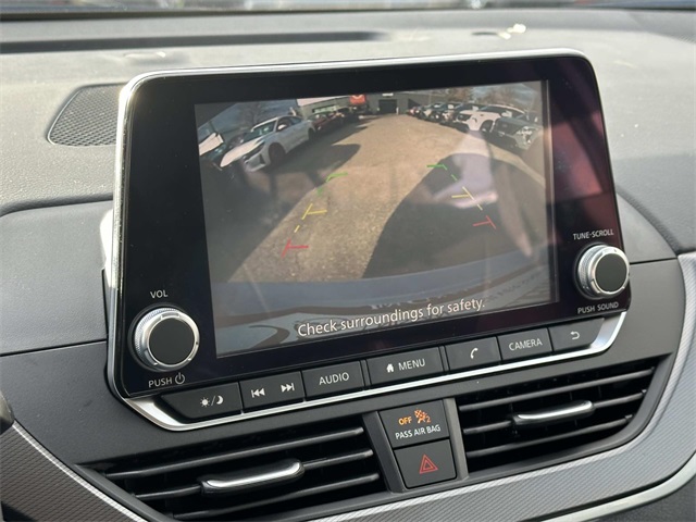 Vehicle image 8 of 18
