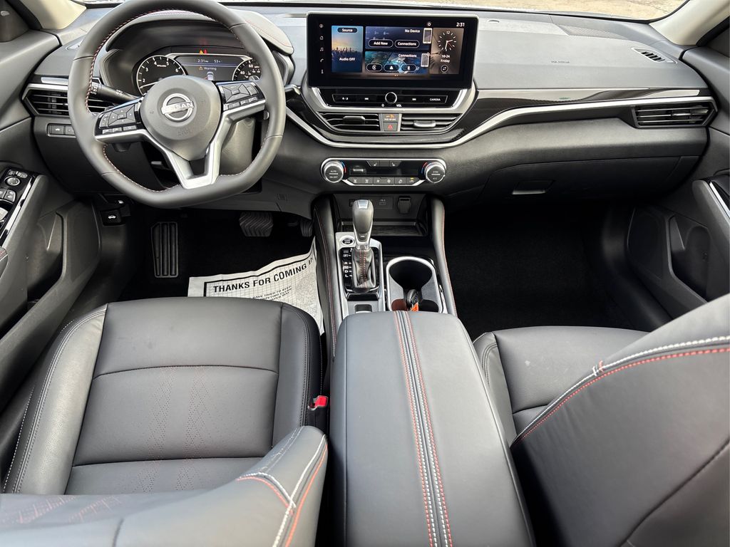 2025 Nissan Altima SR Image 17 of 38