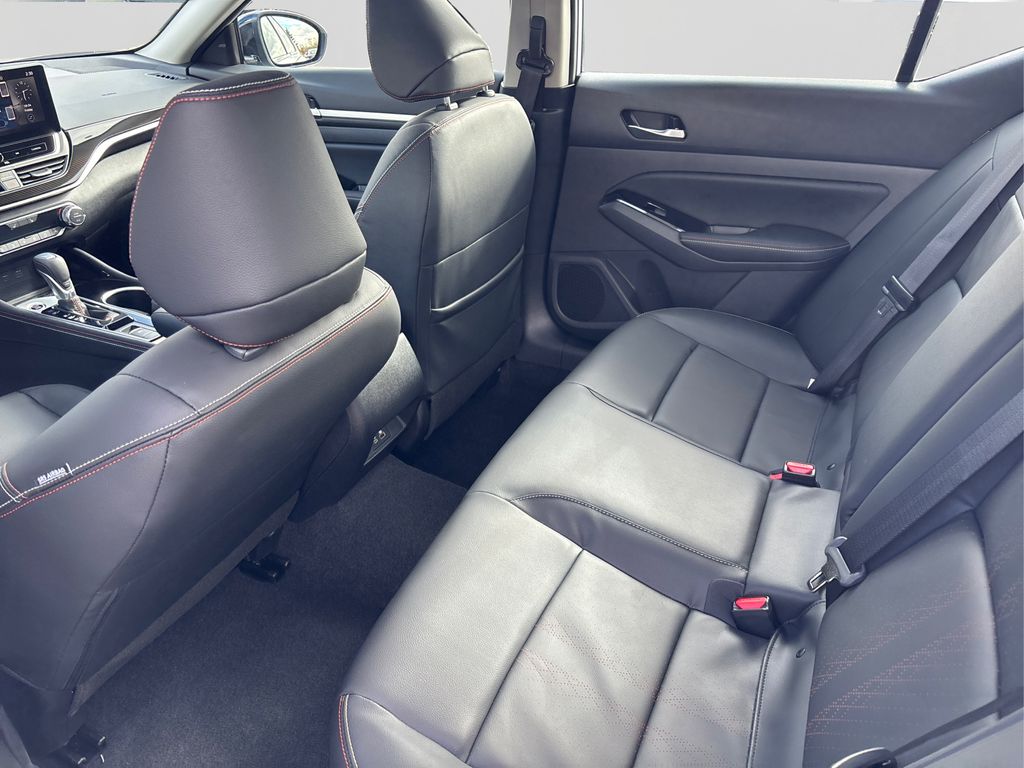2025 Nissan Altima SR Image 13 of 38