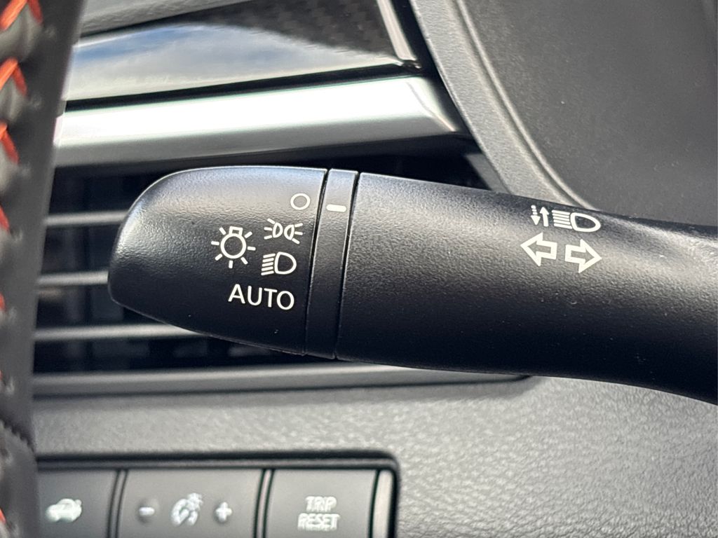 2025 Nissan Altima SR Image 30 of 38