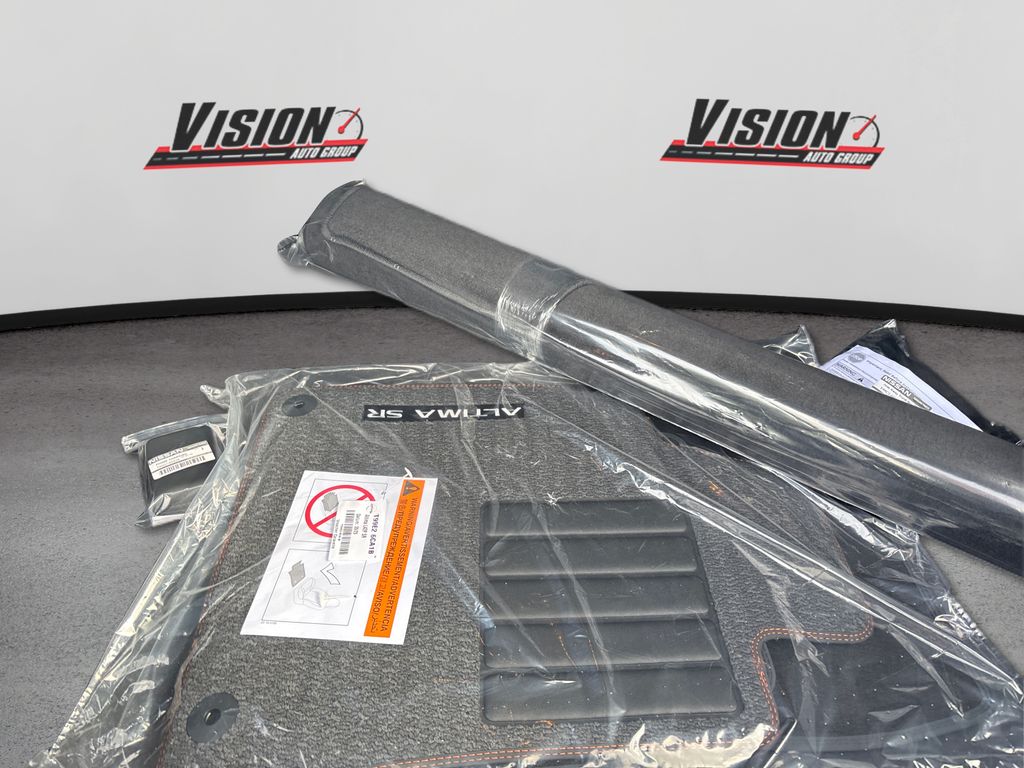 2025 Nissan Altima SR Image 11 of 38