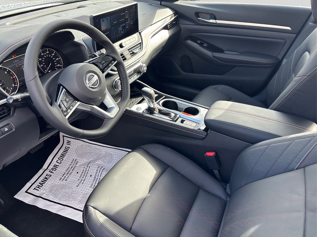 2025 Nissan Altima SR Image 33 of 38