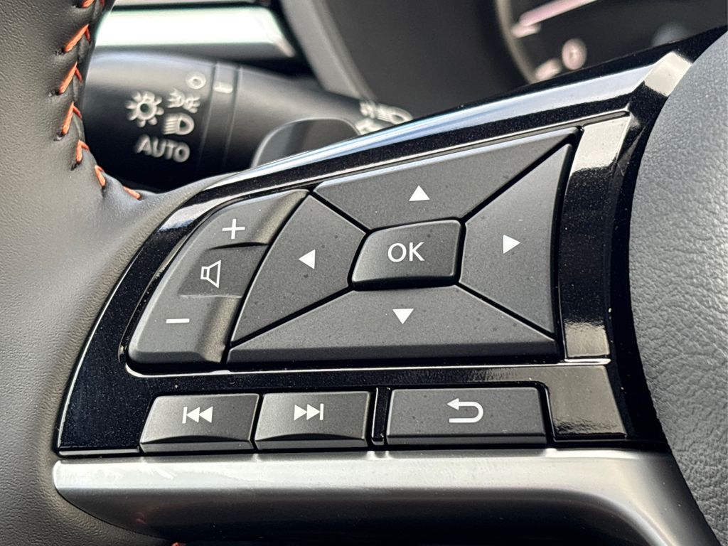 2025 Nissan Altima SR Image 34 of 38