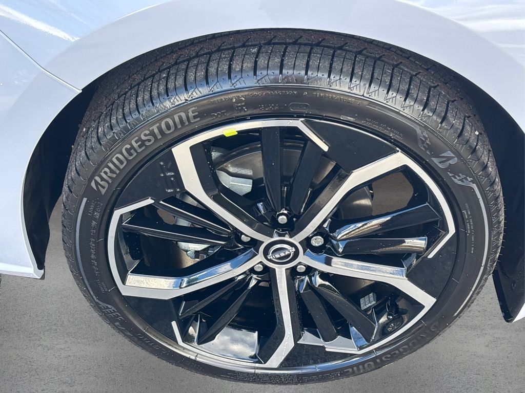 2025 Nissan Altima SR Image 10 of 38