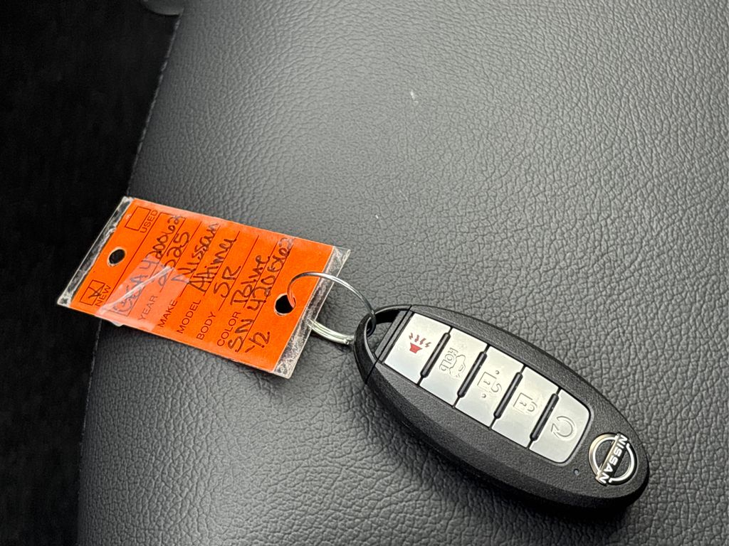 2025 Nissan Altima SR Image 28 of 38