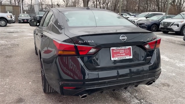 Vehicle image 10 of 30