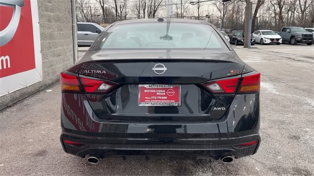 Vehicle image 12 of 30